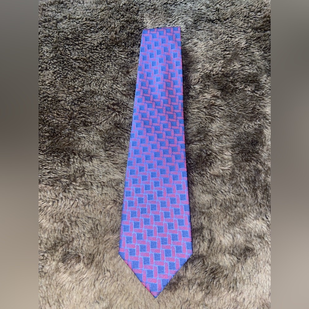KENNETH COLE Silk Tie in EUC.